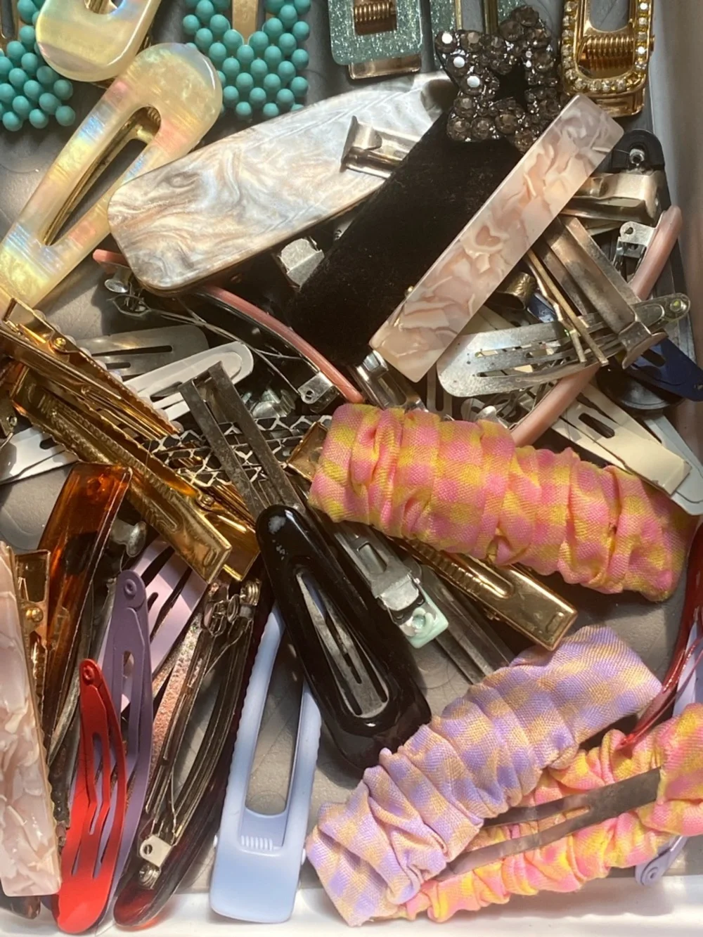 Assorted Women's Hair Clips and Barrettes - Multi-Color Set